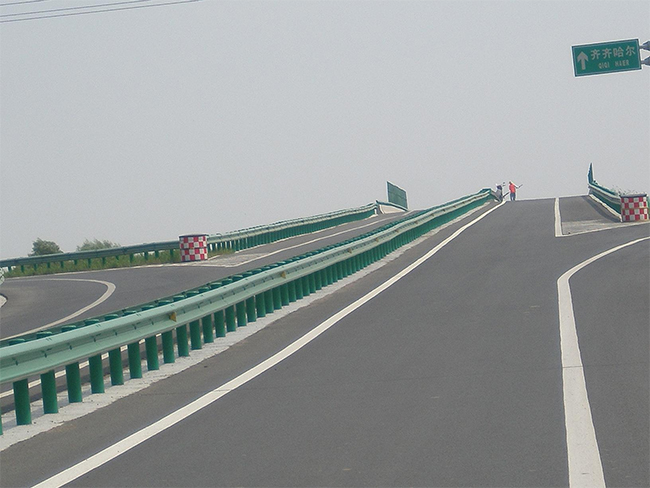 钦州高速公路护栏的材质与规格