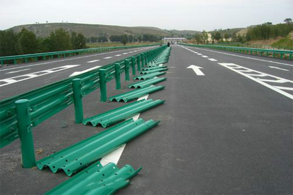 钦州波形护栏的维护与管理确保道路安全的关键步骤