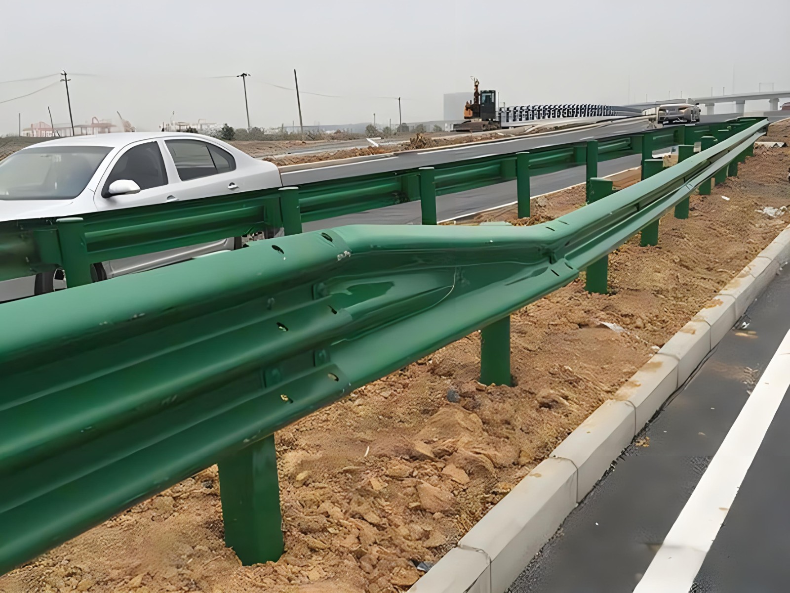 钦州高速波形护栏板日常维护方案确保道路安全新举措